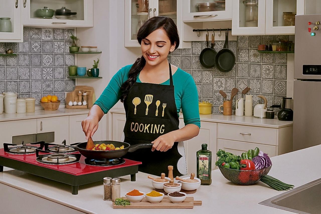 Multipurpose Waterproof Apron — Kitchen, Gardening, Painting + Dual Towel Panels Buy 1 Get 2 Free